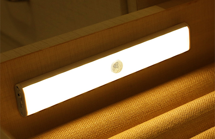 高亮紅外感應充電LED燈